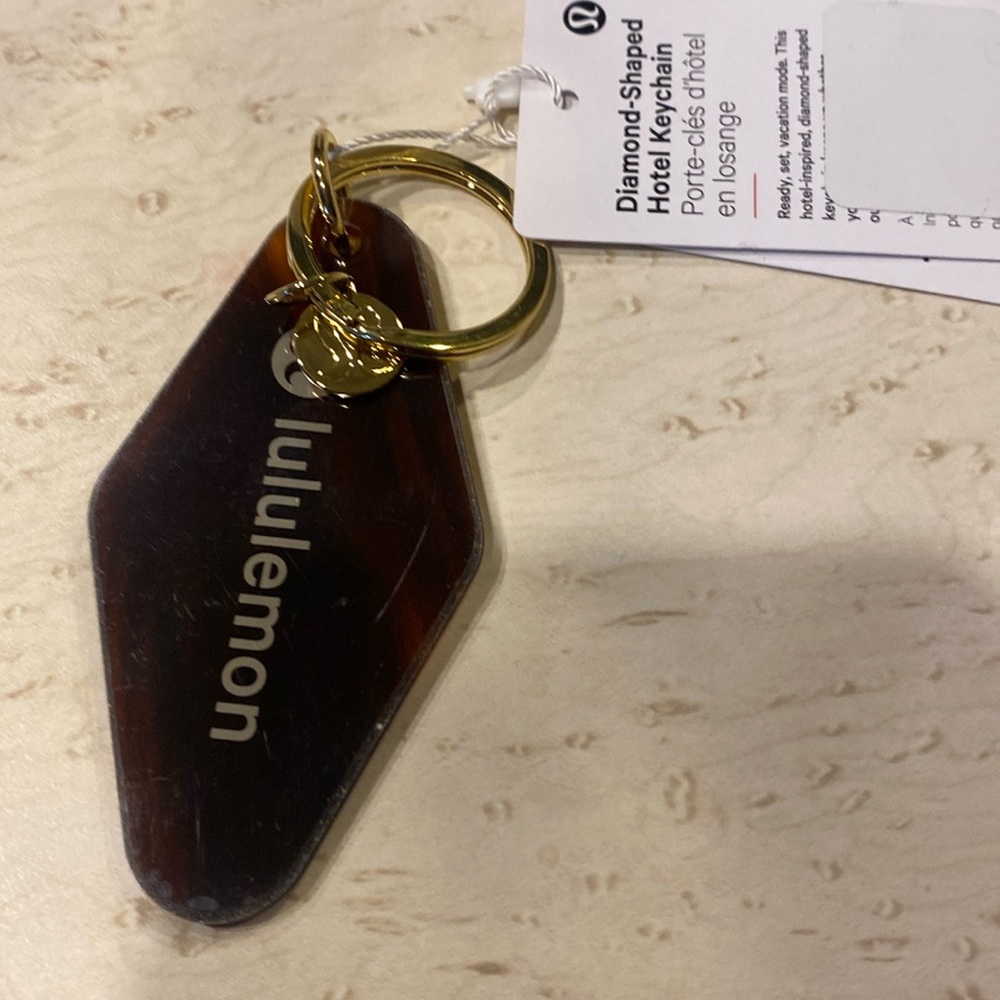 SOLD !!!LULULEMON NWT DIAMOND SHAPED KEY CHAIN